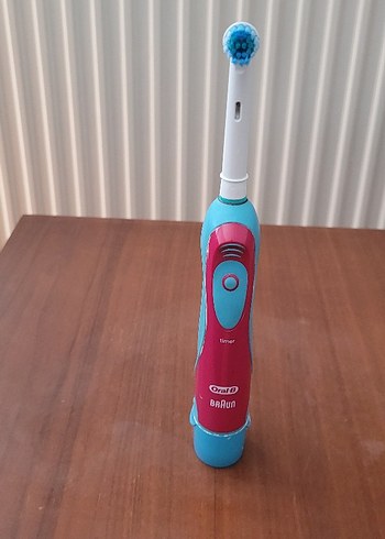 Renkli Braun Oral-B Elektrikli Diş Fırçası