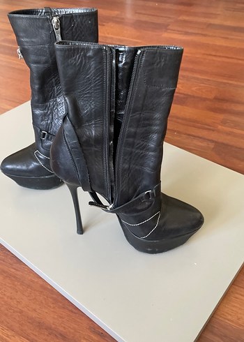 37 Beden siyah Renk Flower marka 37 numara Deri Tokalı Stiletto Topuklu Kadın bot