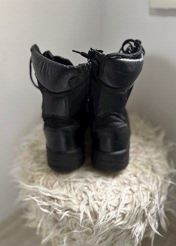 Siyah Bağcıklı Erkek Goth Bot - Görsel 3