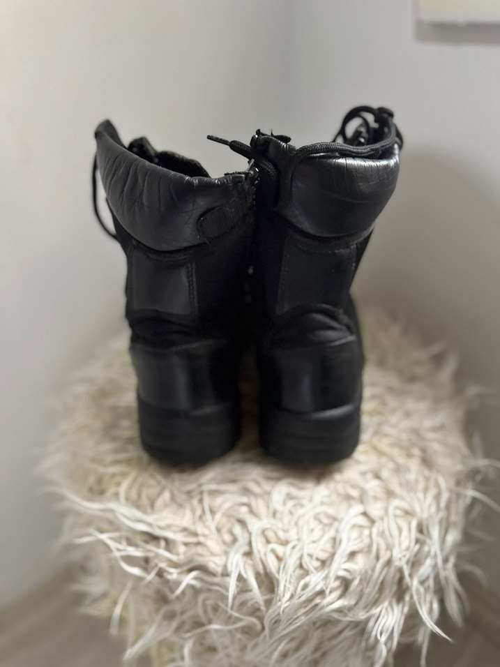 Siyah Bağcıklı Erkek Goth Bot - Görsel 3