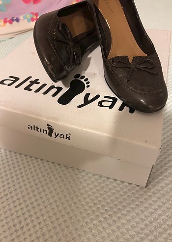 36,5 Beden Kahverengi Deri Stiletto Fiyonklu Kadın Ayakkabı