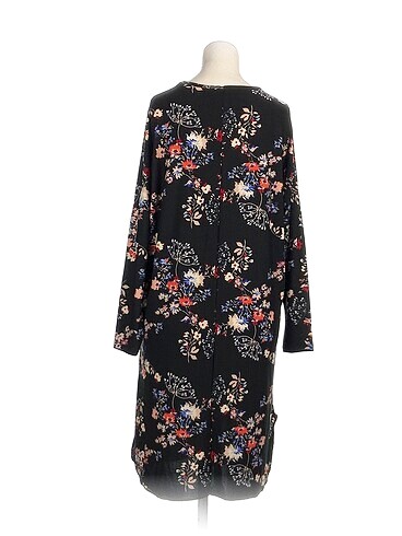 40 Beden PreLoved Kısa Elbise %70 İndirimli.