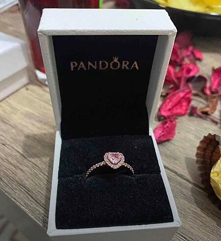 Pandora yüzük