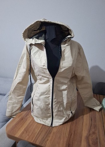 Bej Kapüşonlu Rahat Kesim Kadın Mont - Görsel 3