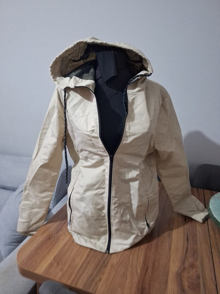 Bej Kapüşonlu Rahat Kesim Kadın Mont - Görsel 3