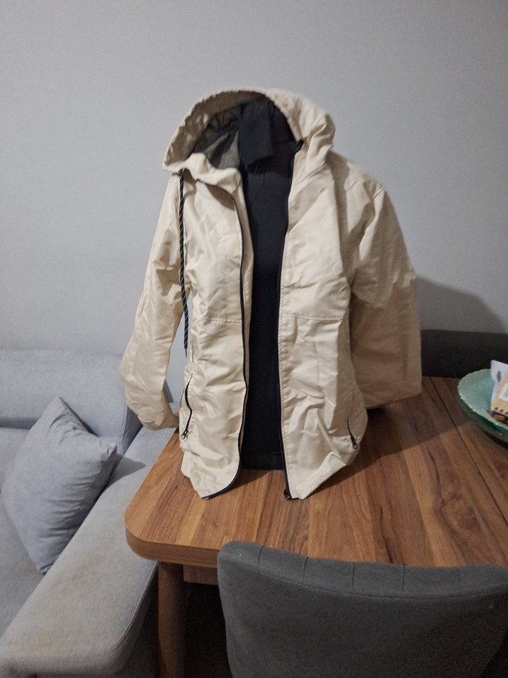 Bej Kapüşonlu Rahat Kesim Kadın Mont - Görsel 4