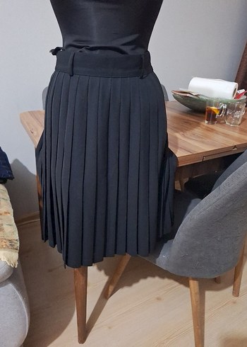 Siyah Pilili Mini Etek 36 beden giyilmedi - Görsel 2