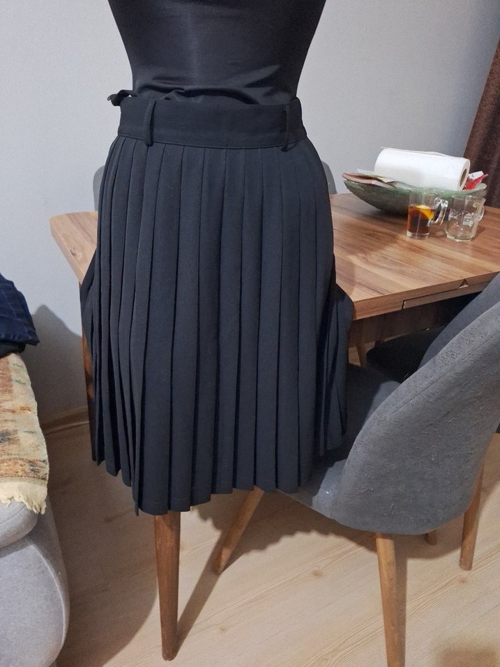 Siyah Pilili Mini Etek 36 beden giyilmedi - Görsel 2