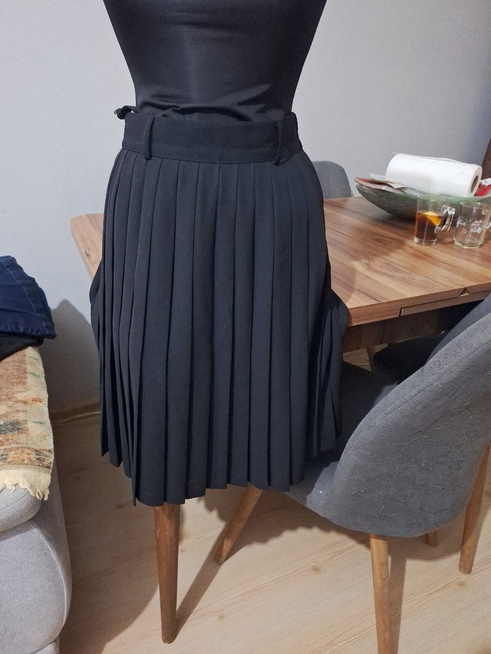 Siyah Pilili Mini Etek 36 beden giyilmedi - Görsel 3