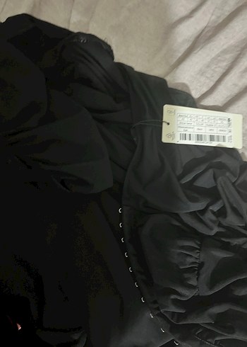 Zincir Detaylı Uzun Siyah V Yaka Bluz Gece - Görsel 3