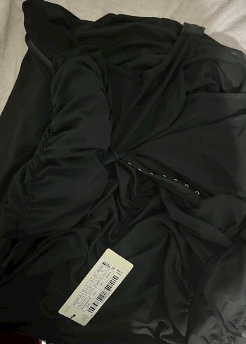 Zincir Detaylı Uzun Siyah V Yaka Bluz Gece - Görsel 2