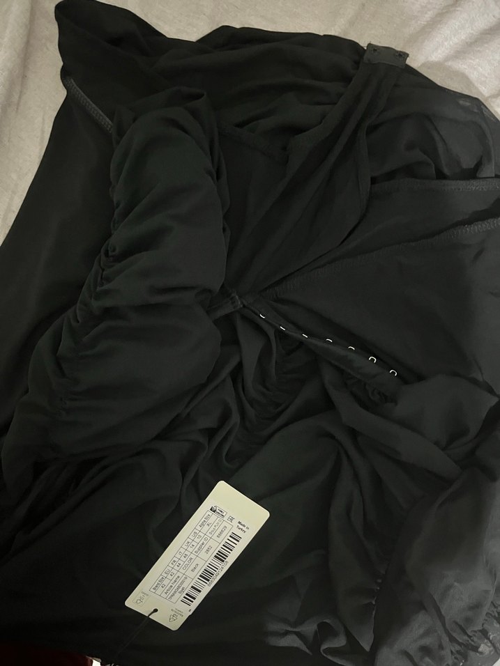 Zincir Detaylı Uzun Siyah V Yaka Bluz Gece - Görsel 2