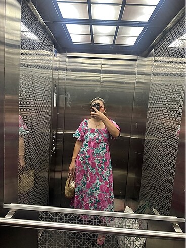 Çiçekli elbise