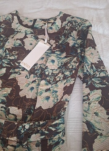 Etiketli Şık bir elbise - Görsel 6