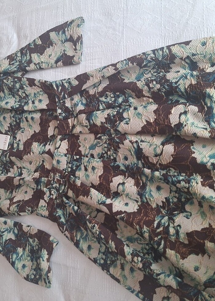 Etiketli Şık bir elbise - Görsel 4