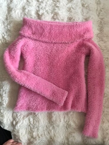 Peluş pembe omzu açık kazak