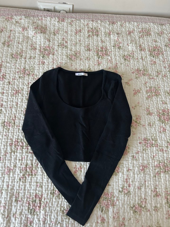 Siyah U Yaka Uzun Kollu Bluz - Görsel 2