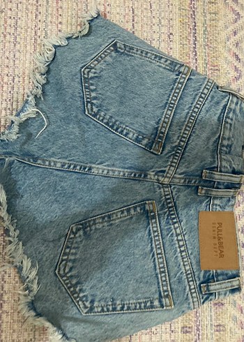 Düğmeli, Yırtık Detaylı Mavi Denim Şort - Görsel 2