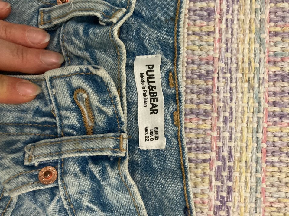 Düğmeli, Yırtık Detaylı Mavi Denim Şort - Görsel 4
