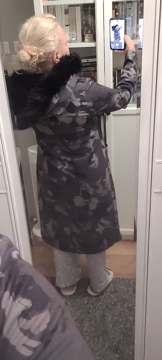 Kürk Detaylı Kamuflaj Desenli Kadın Parka - Görsel 2