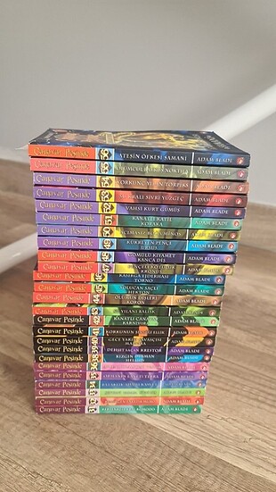 Canavar pesinde serisi 25 adet kitap