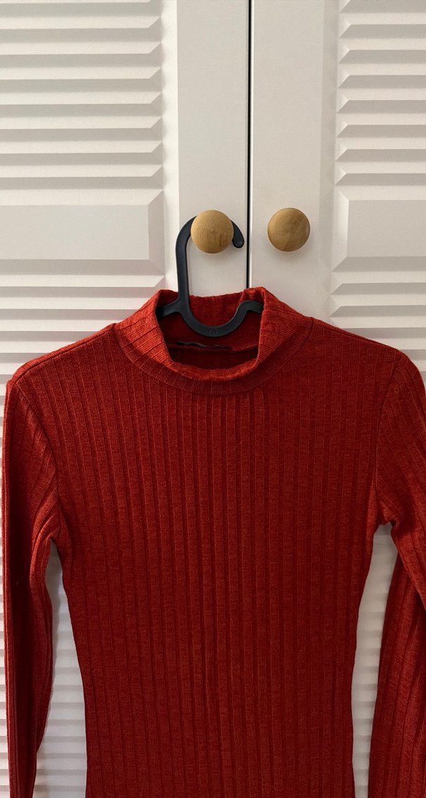 Kırmızı Yüksek Yaka Triko Elbise - Görsel 3