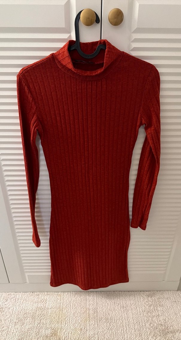Kırmızı Yüksek Yaka Triko Elbise - Görsel 2