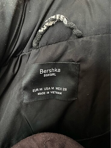 m Beden siyah Renk Bershka kapüşonlu mont