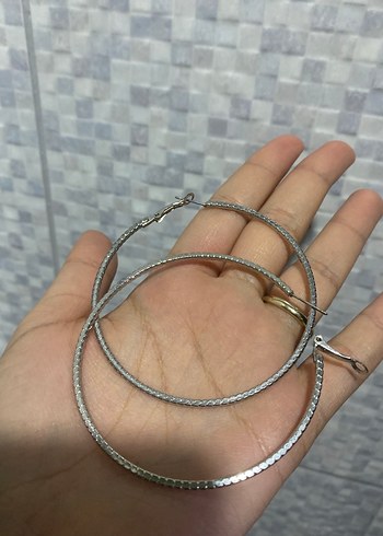 Gri Yılan Desenli küpe - Görsel 2