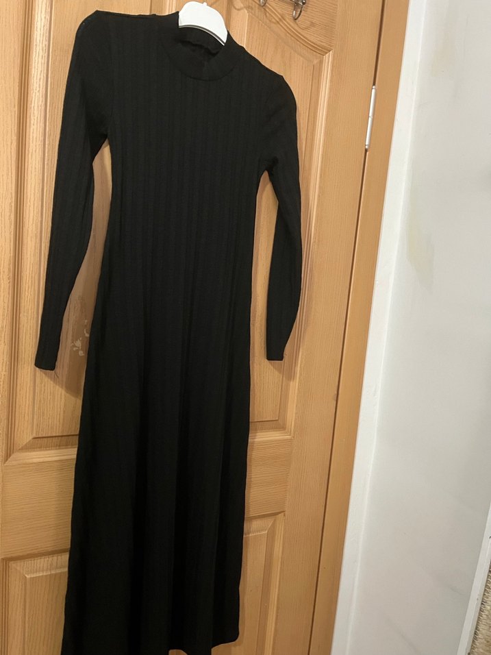 Uzun Kollu Siyah Piliseli Uzun Elbise - Görsel 4