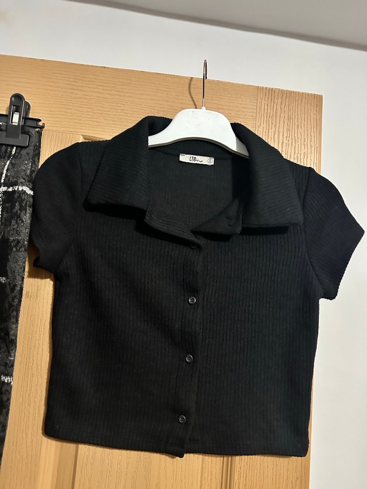 Düğmeli Siyah Mini Gömlek ve Ekose Kalem Etek - Görsel 5