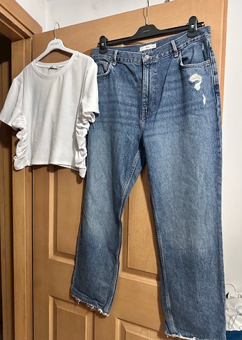 Mango Rahat Ve Sik Beyaz Crop Mavi Denim Kombin