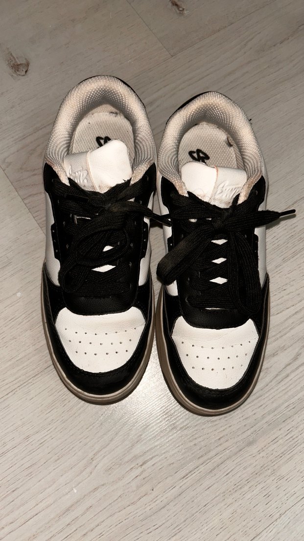 Siyah Beyaz Bağcıklı Kadın Spor Ayakkabı - Görsel 4