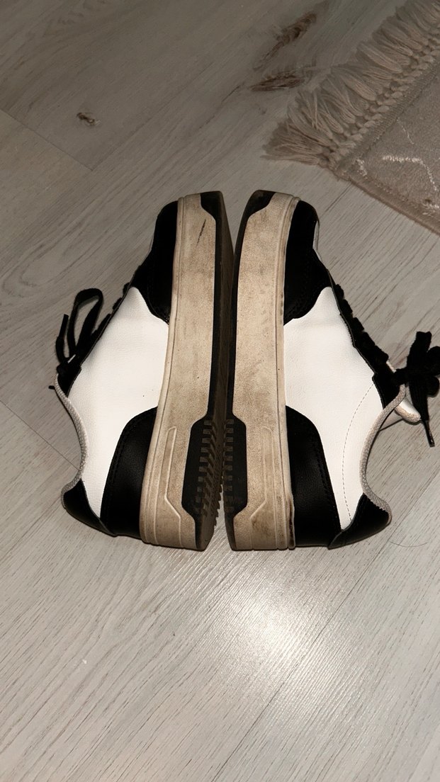 Siyah Beyaz Bağcıklı Kadın Spor Ayakkabı - Görsel 3