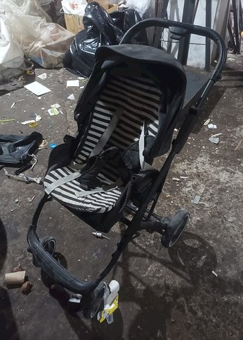 Siyah Bebek Arabası - Görsel 2