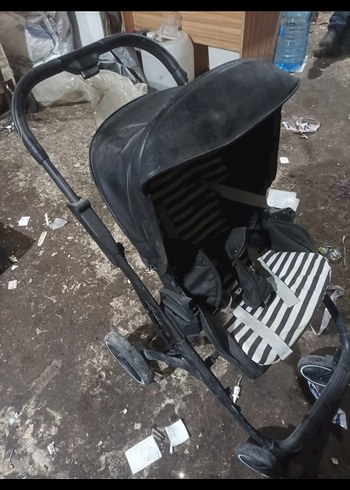 Siyah Bebek Arabası - Görsel 3