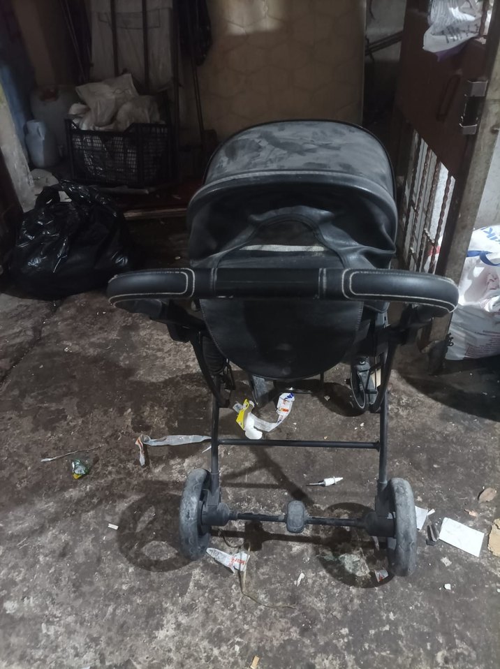 Siyah Bebek Arabası - Görsel 4