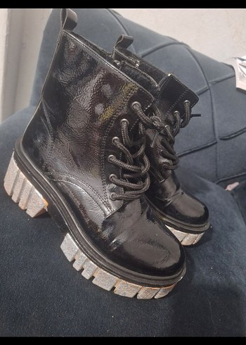 Parlak Siyah Platform Topuklu Kadın Botları - Görsel 5