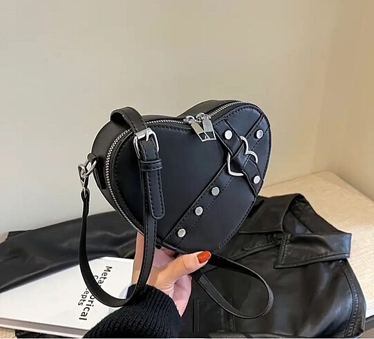 Zara Y2k Kalp Şekilli Gotik Rock Çanta