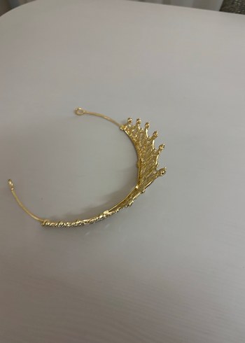 Altın Renkli Parlak Taç - Görsel 2