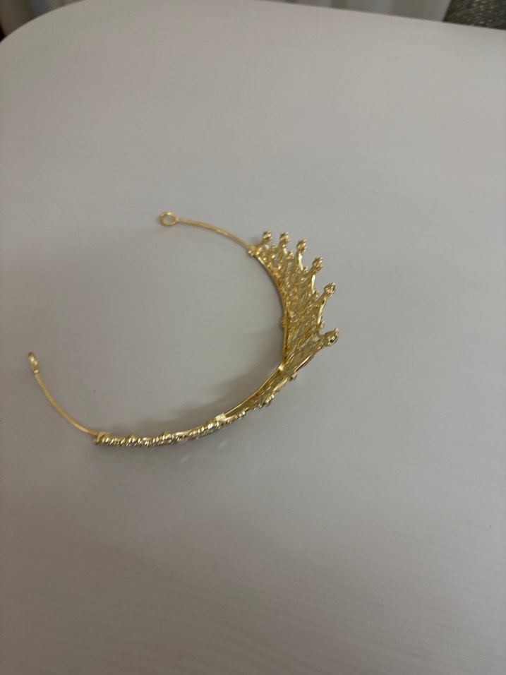 Altın Renkli Parlak Taç - Görsel 2