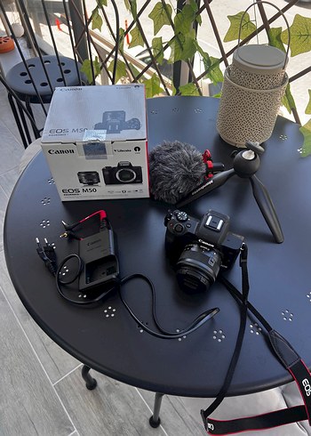 Canon EOS M50 Dijital Fotoğraf Makinesi Seti
