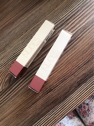 Farmasi 05 lip gloss