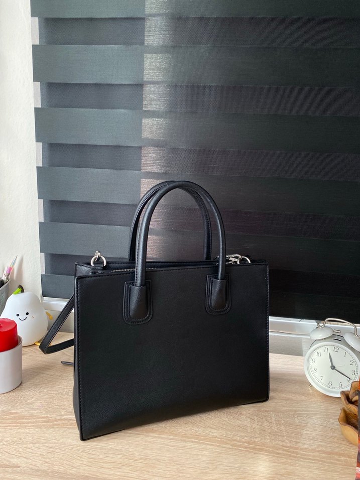 siyah çanta - Görsel 2