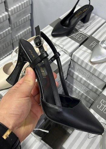 Siyah Stiletto Topuklu Kadın Ayakkabı