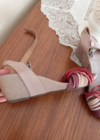 Bueno Pembe Süet Dolgu Topuklu Bağcıklı Kadın Sandalet
