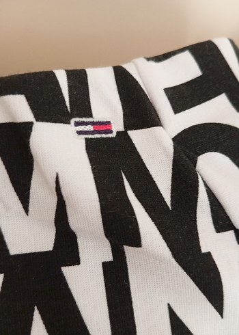 s Beden çeşitli Renk Baskılı Midi Boy Tommy Jeans Kalem Etek