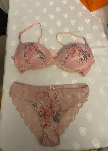 Vintage Pembe Çiçekli Dantelli Sütyen Takımı