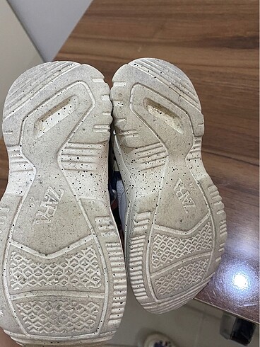 24 Beden beyaz Renk Zara spor ayakkabı