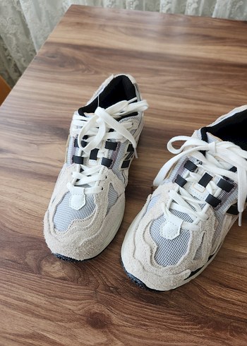 New Balance Beyaz Gri Bağcıklı Kadın Spor Ayakkabı